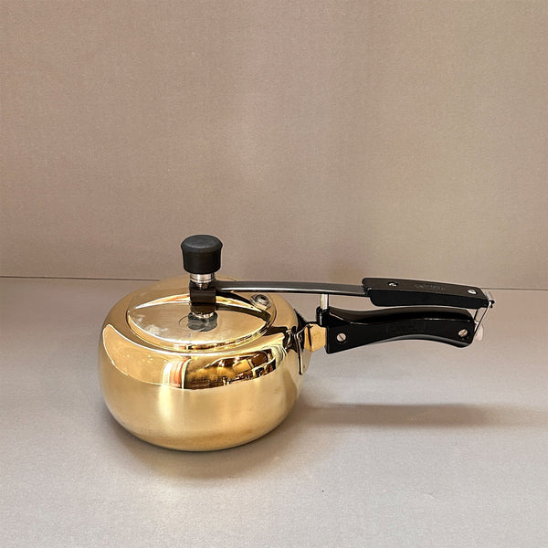 Paramparagat Upyogita Chaitanya Anant Brass Pressure Cooker 2 Liters