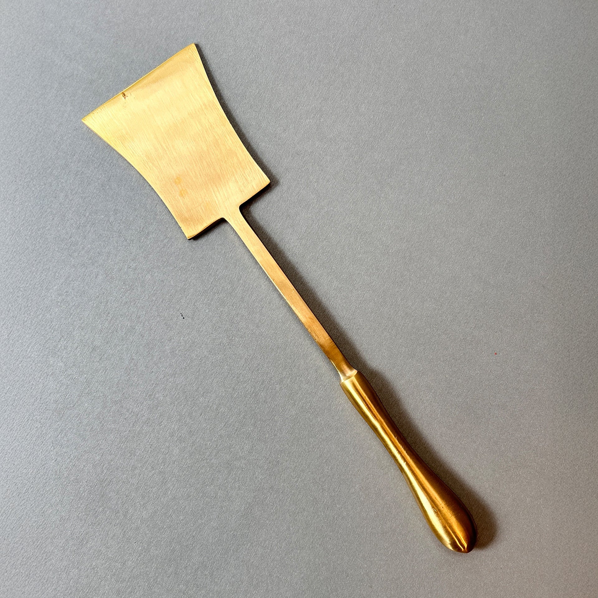 Paramparagat Upyogita Brass Flat Spatula / Turner