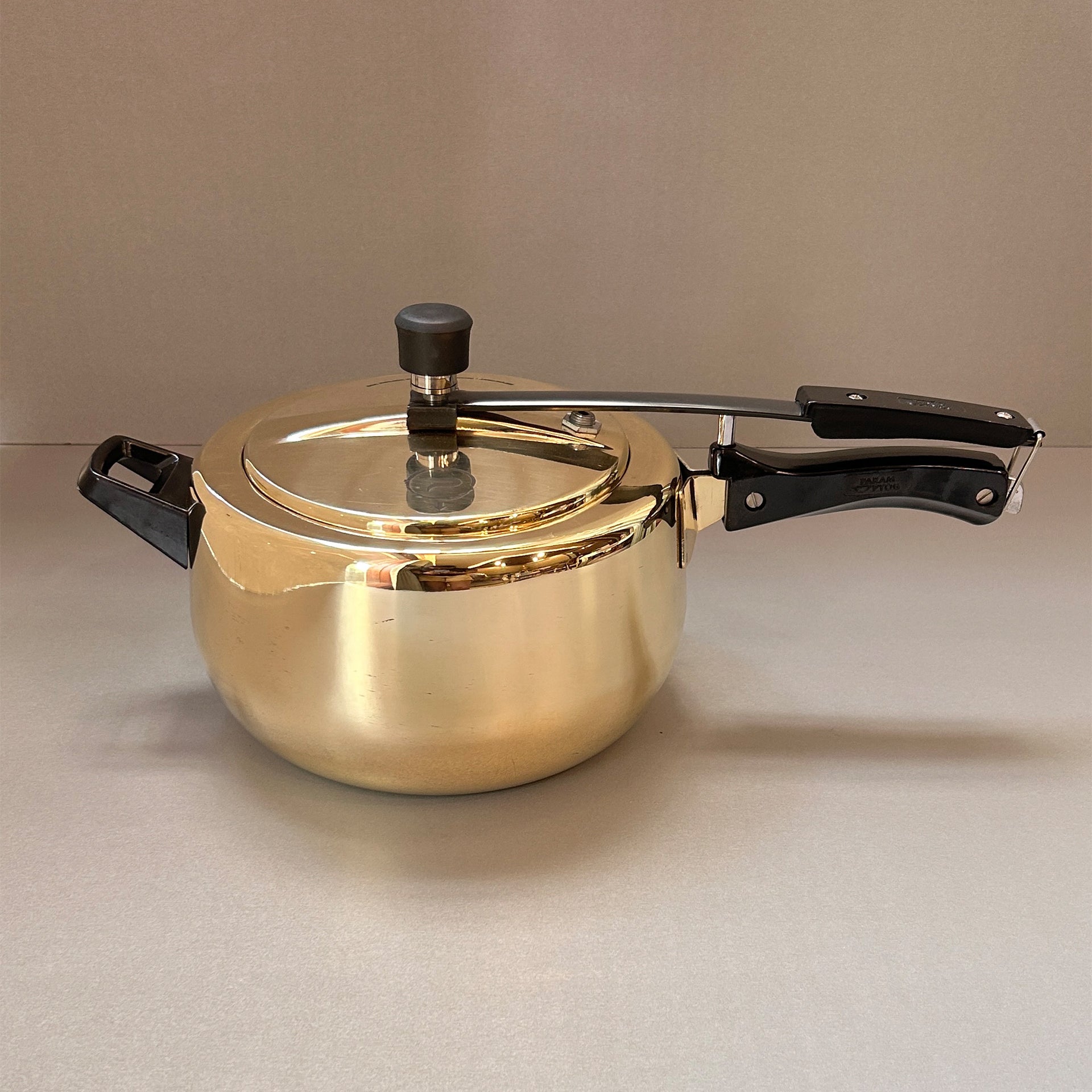 Paramparagat Upyogita Chaitanya Anant Brass Pressure Cooker 5 Liters