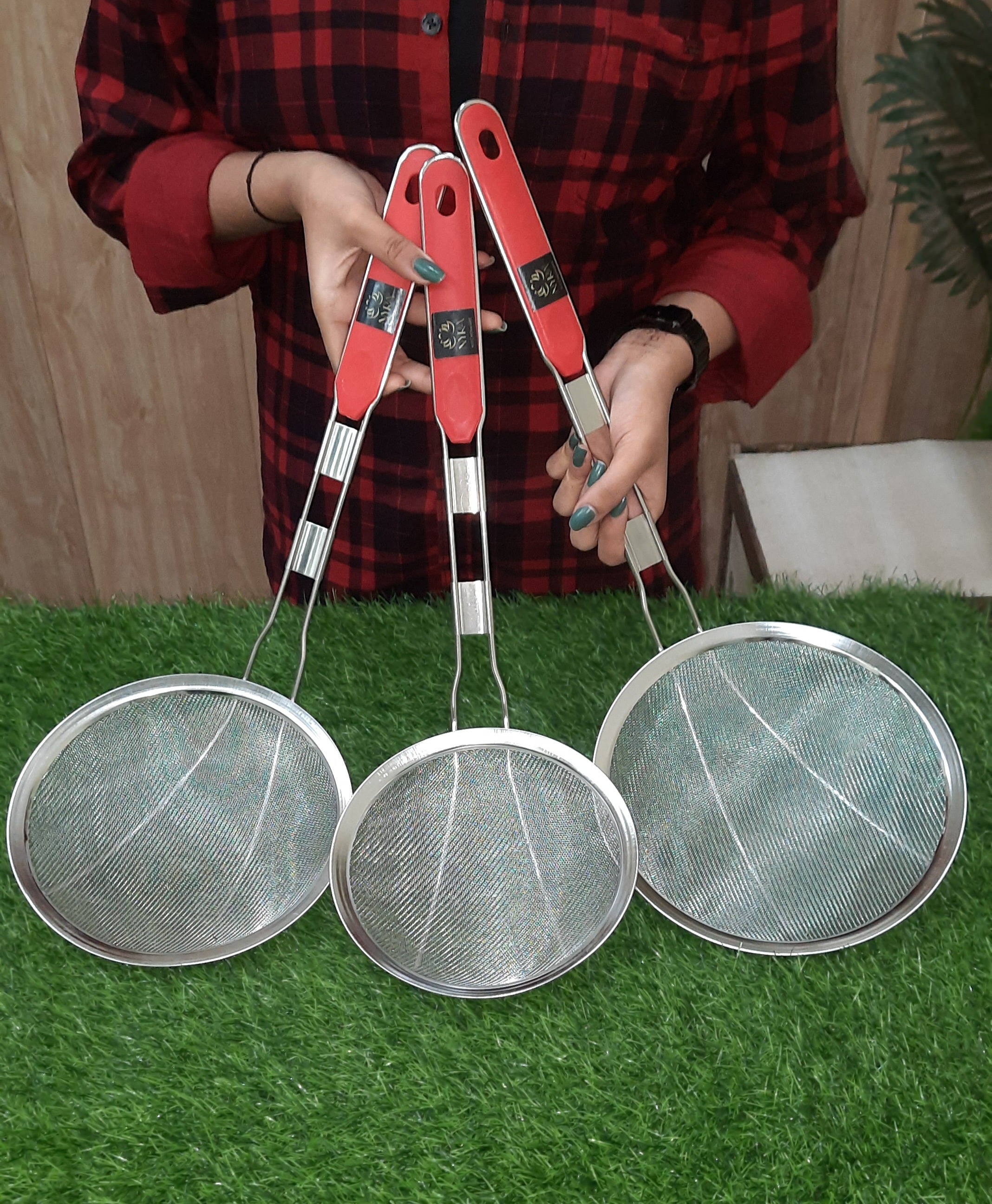 Different sizes of Stainless Steel Deep Fry Set with U-Shape Wooden Handle Jhara