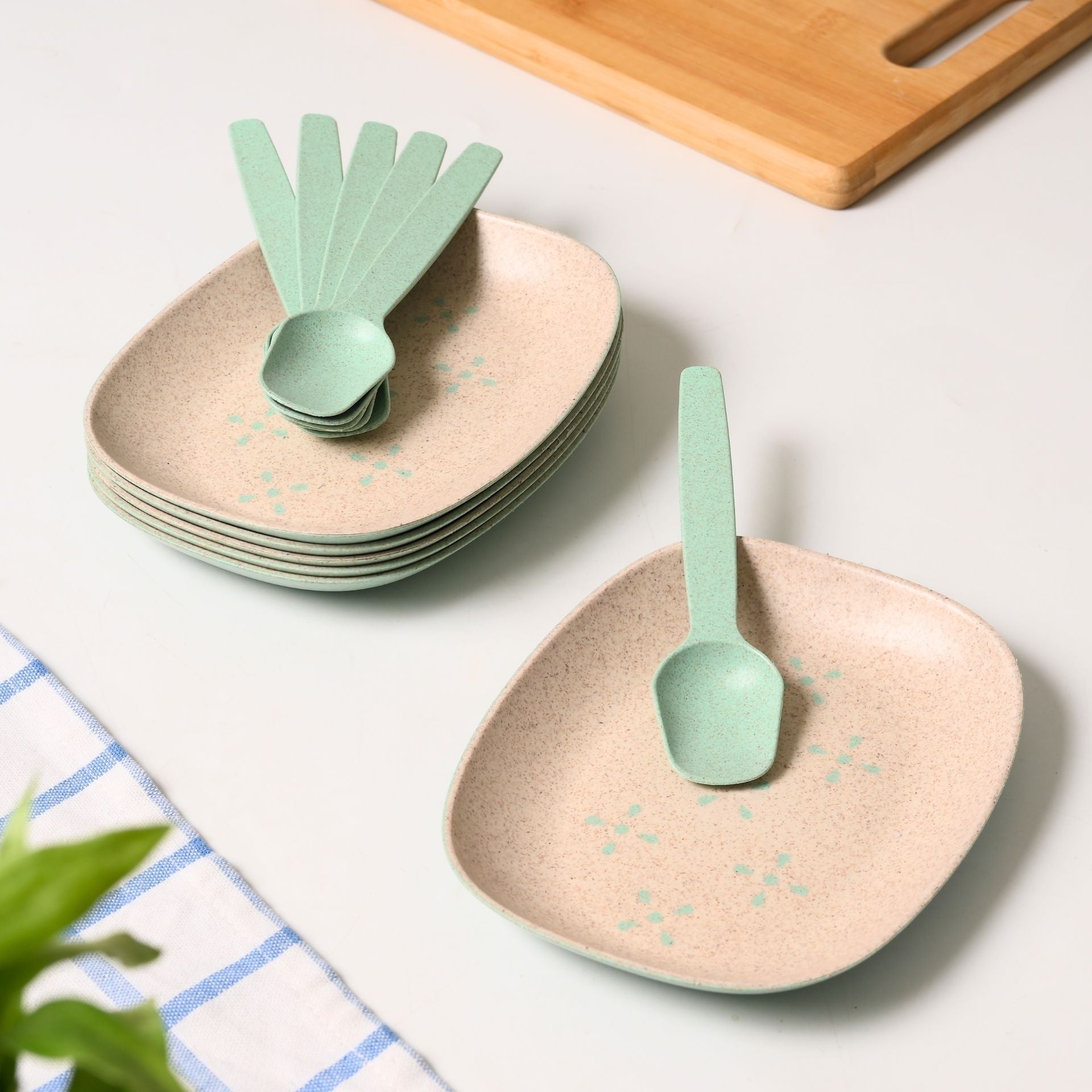 Mini snack plates 6 inch set of 6 | Earth friendly Unbreakable Plates with Spoon