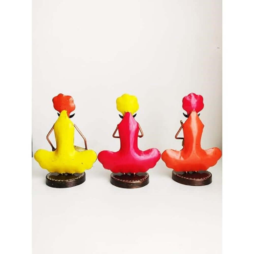 Muzicieni masculini rajasthani tribali așezați Muchhad din fier, obiecte decorative lucrate manual pentru casă | Articole cadou | Piese de expoziție | Set de 3 obiecte decorative pentru masă, înălțime: 23 cm, multicolor