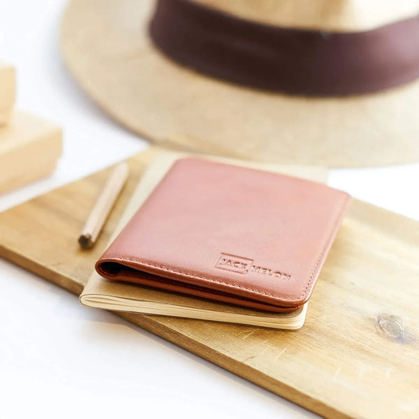 Portofel pentru barbati mic si subtire, orientare portret, cu protectie RFID