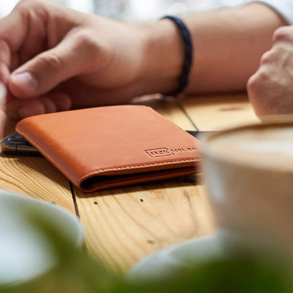 Portofel pentru barbati mic si subtire, orientare portret, cu protectie RFID