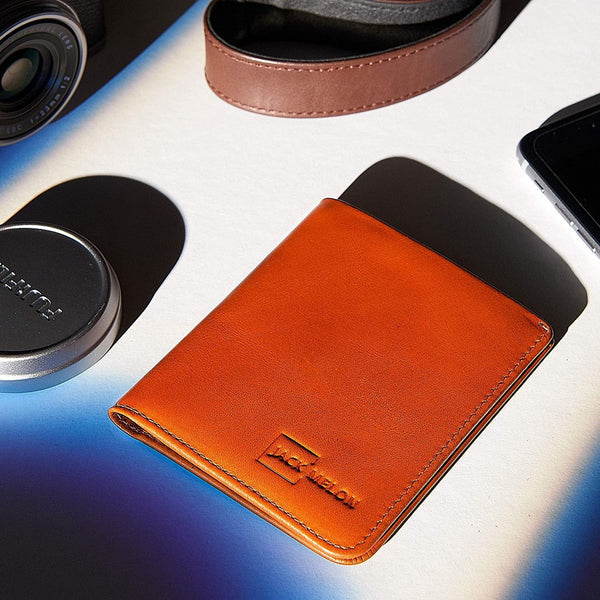 Portofel pentru barbati mic si subtire, orientare portret, cu protectie RFID