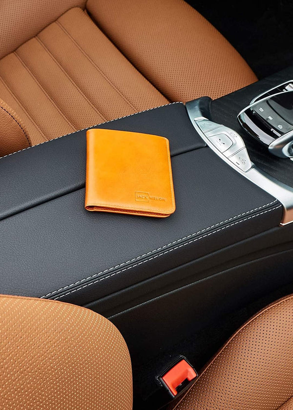 Portofel pentru barbati mic si subtire, orientare portret, cu protectie RFID