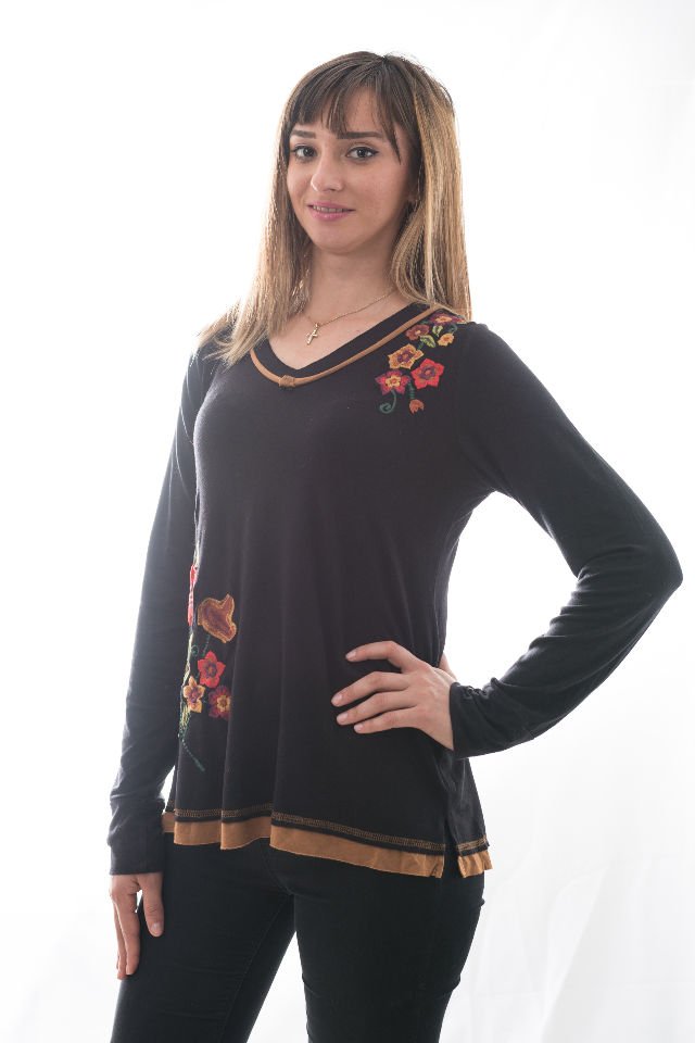 Bluză Neagra Cu Broderie Florala Mărime M-L