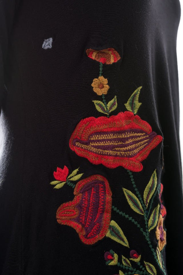 Bluză Neagra Cu Broderie Florala Mărime M-L