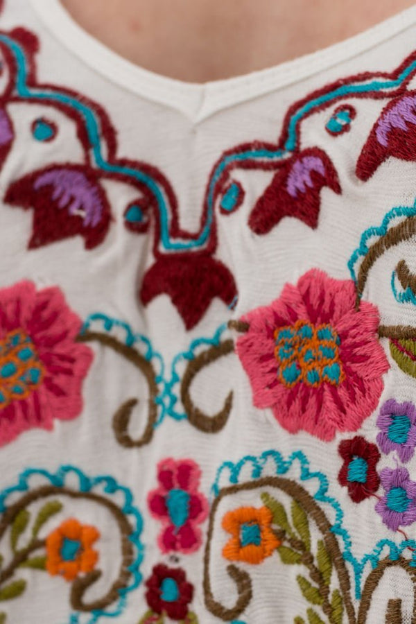 Bluză Alba Cu Broderie Multicolora Mărime M-L