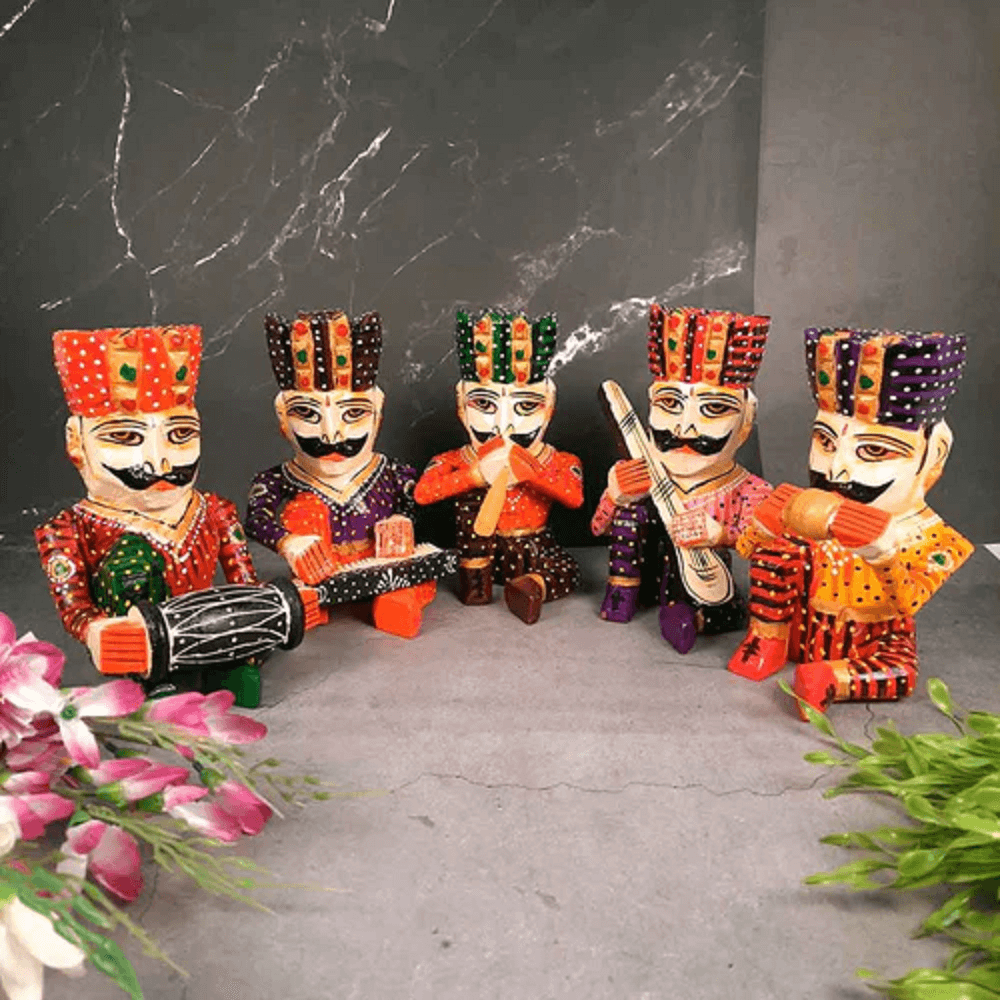 Set de 5 figurine din lemn, muzicieni regali Rajasthani - Pentru decor masa si casa - 15 cm