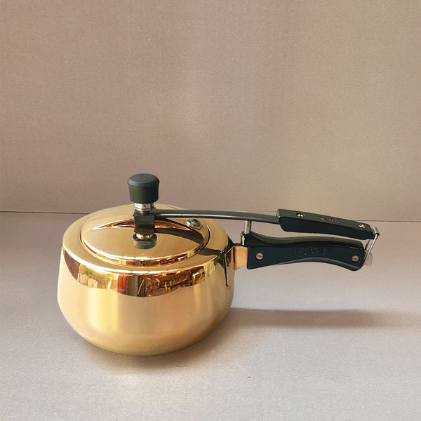 Paramparagat Upyogita Chaitanya Anant Brass Pressure Cooker 3 Liters