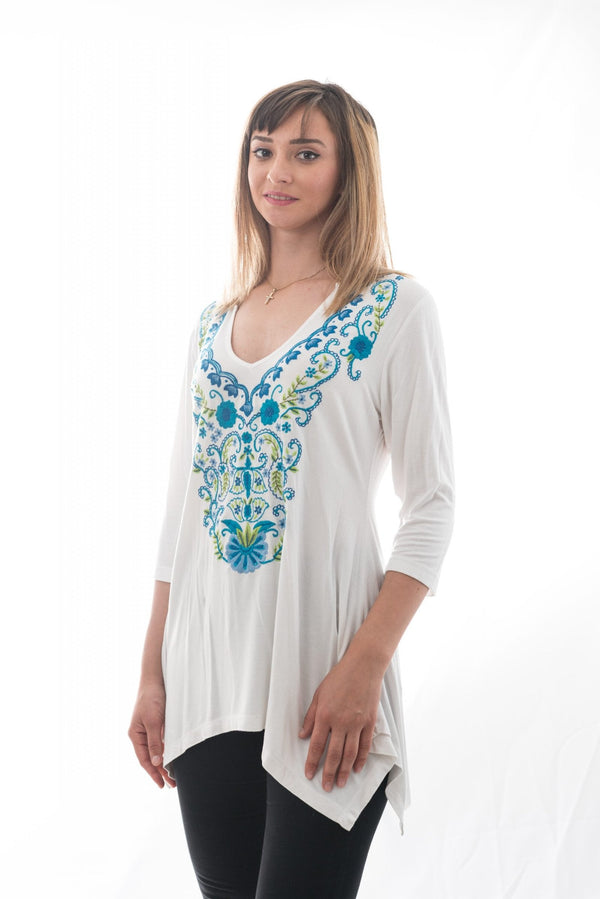 Bluză Alba Cu Broderie Turcoaz Mărime M-L