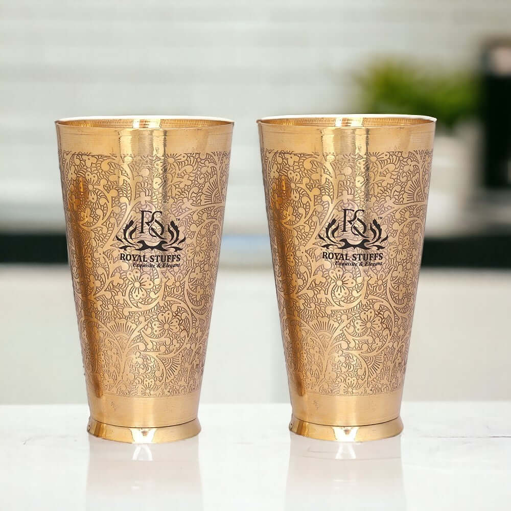 Sada 2 pohárov na lassi z čistej mosadze (600 ml každý) – reliéfny tradičný dizajn