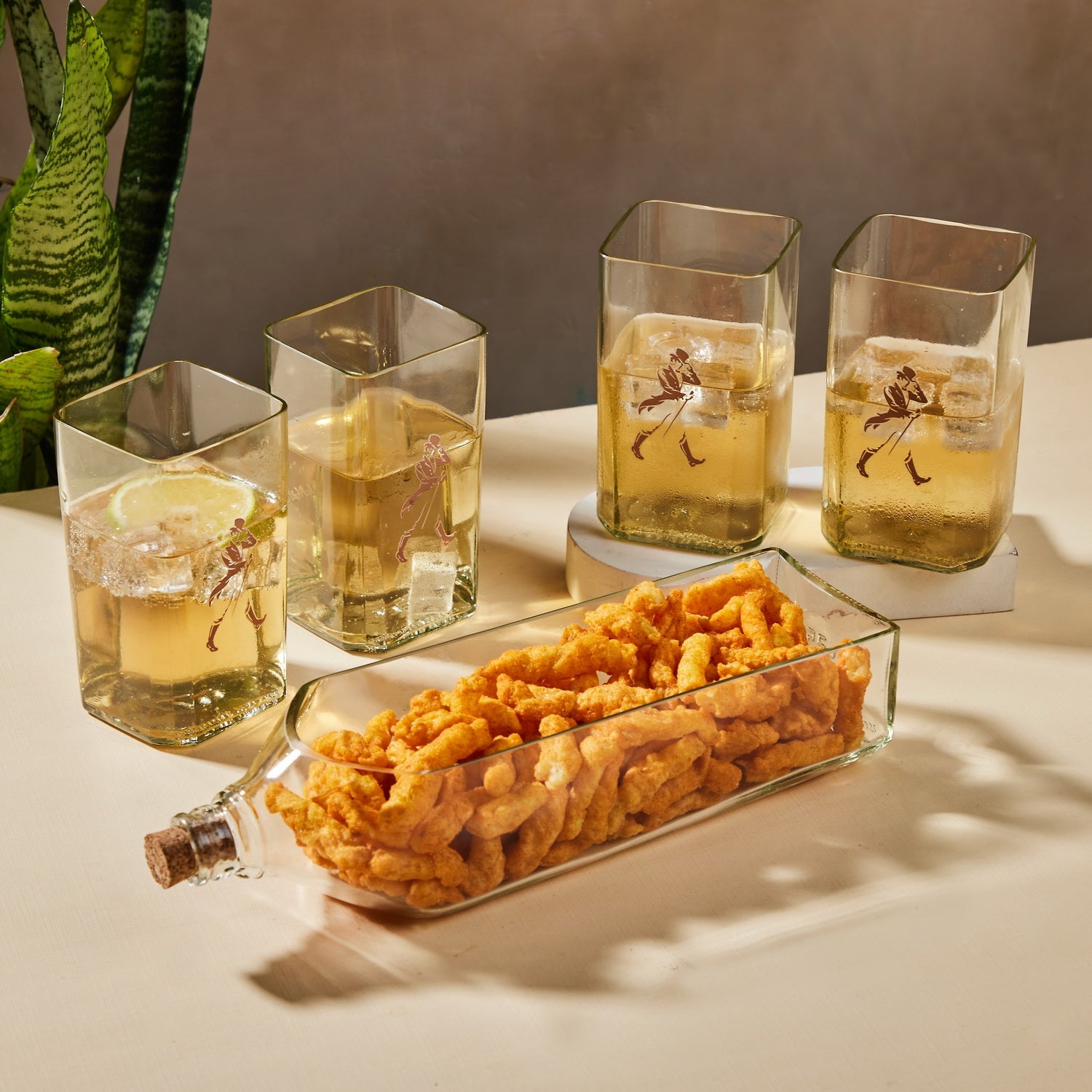 Johnnie Walker Gold Label Full Set – Medium Glasses with Upcycled Platter