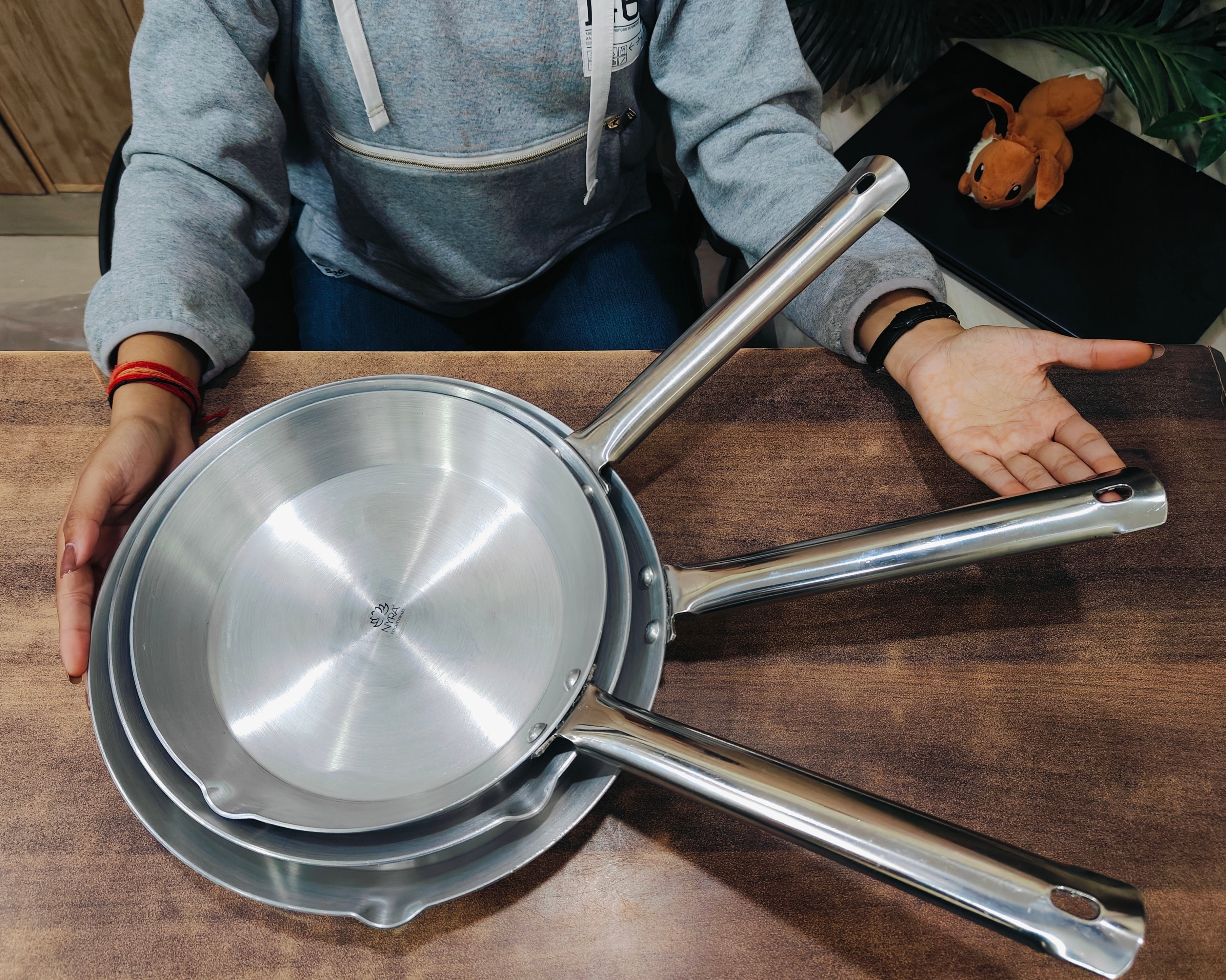 Different sizes of aluminium frypan