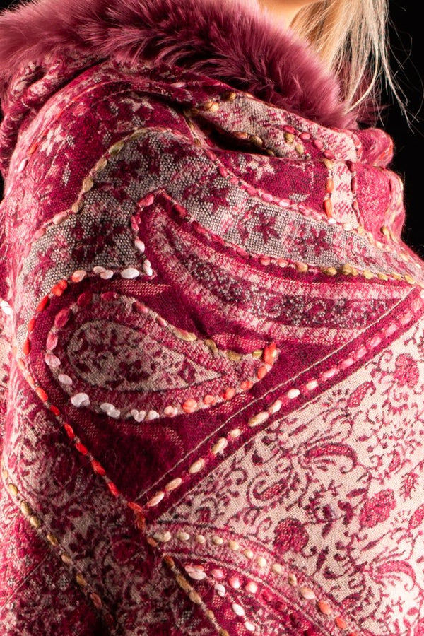Sal rosu caramiziu cu broderie hand made si blanita roscata India