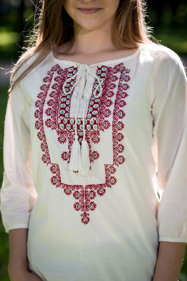 Bluza Tip Ie Cu Broderie Rosie Marime S