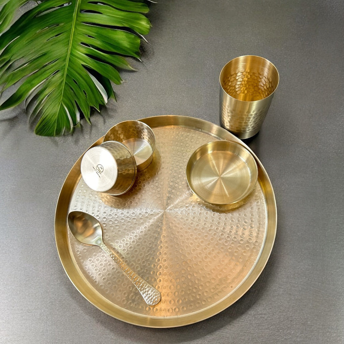 Paramparagat Upyogita Swarna Kalki Brass Thali Set (Hammered) 13'