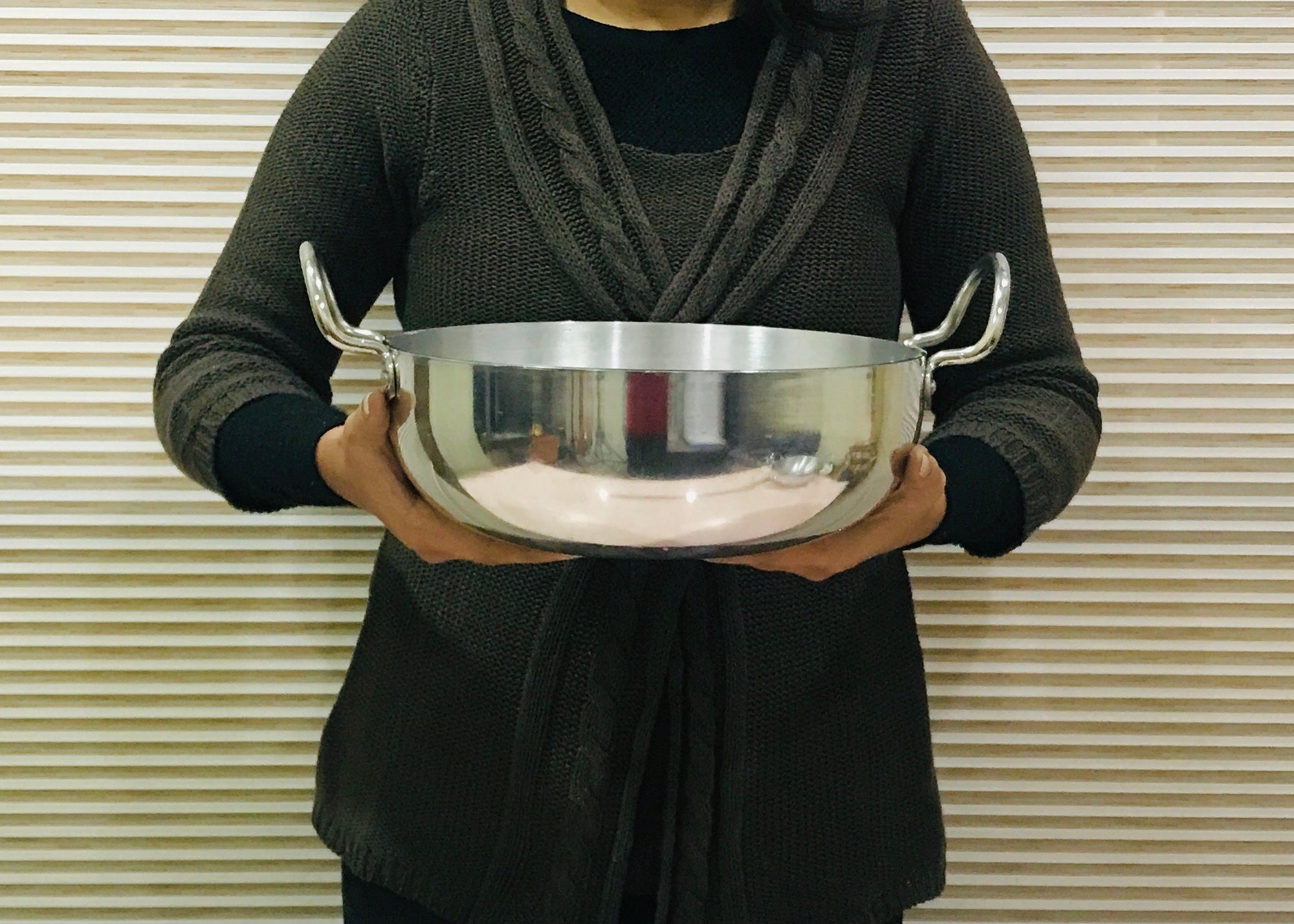 showing the size of Traditional Aluminium Induction Base Kadhai