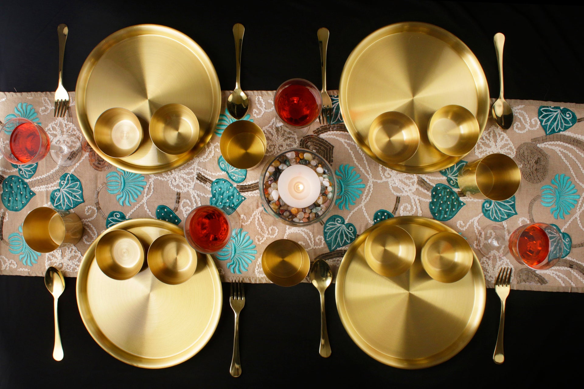 Paramparagat Upyogita Swarna Devyani 13' Brass Dinner Set