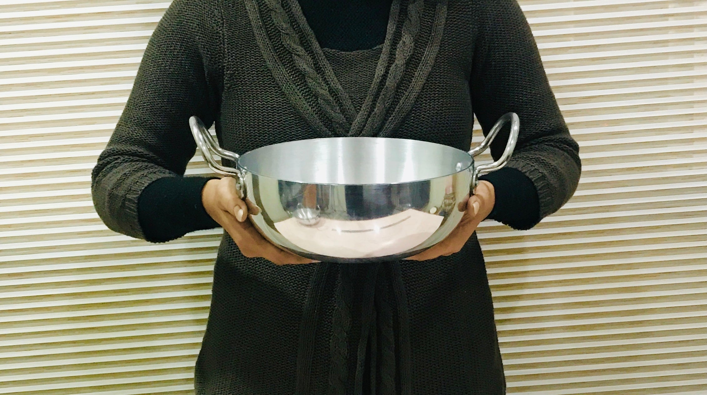 showing the size of Traditional Aluminium Induction Base Kadhai