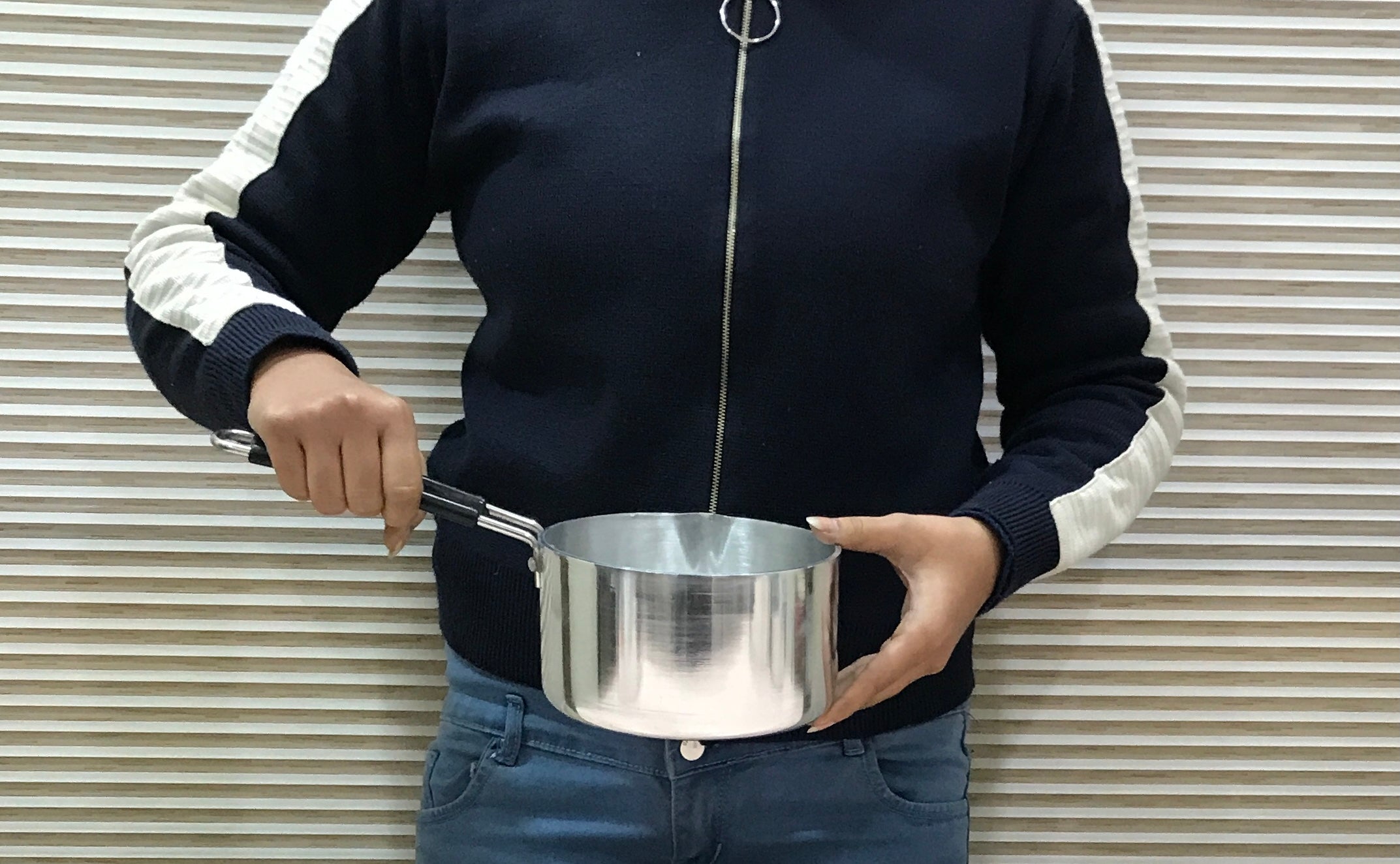 showing induction sauce pan