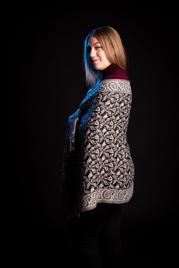 Esarfa Casmir reversibila Paisley oriental floral India, alb-negru