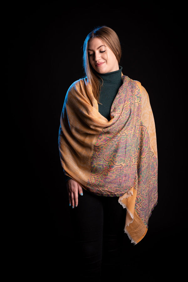 Esarfa-sal din lana pashmina orange cu broderie fina.