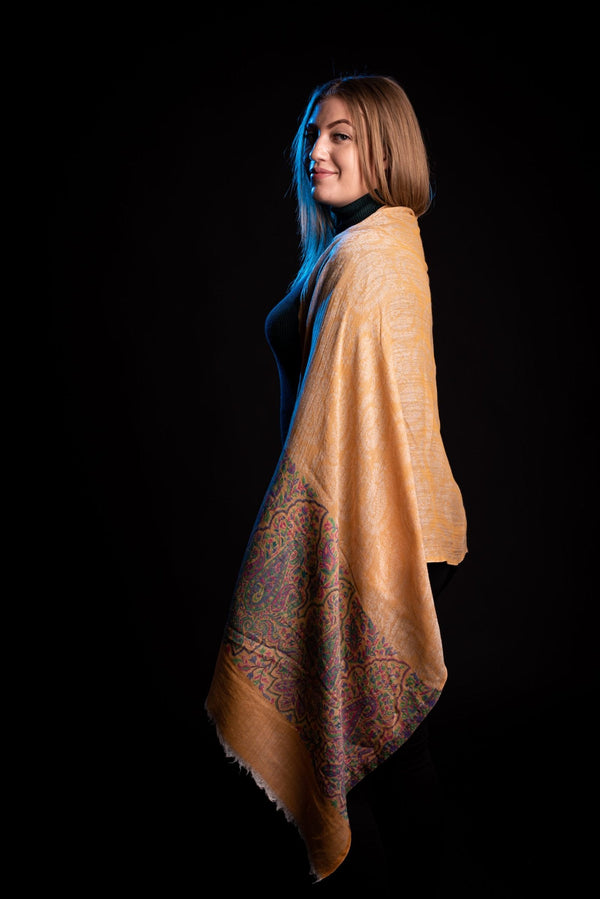 Esarfa-sal din lana pashmina orange cu broderie fina.