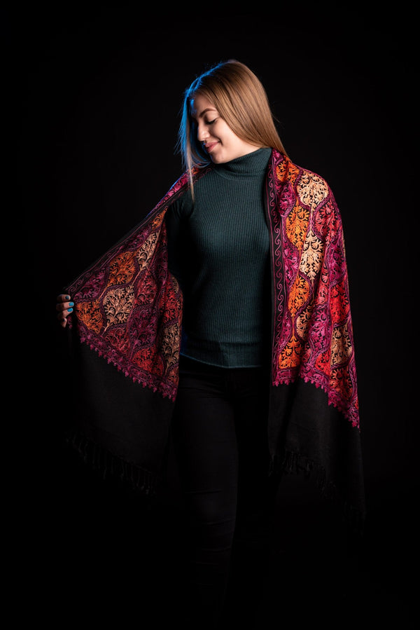 Sal negru de lana reversibil cu broderie hand made India