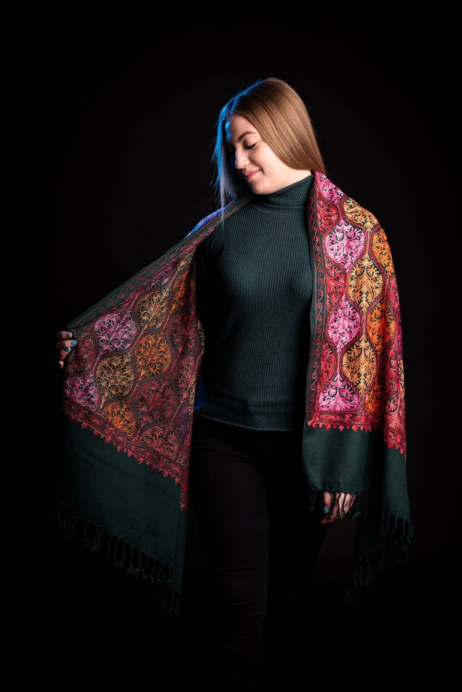 Șal verde din lână reversibilă cu broderie hand made India