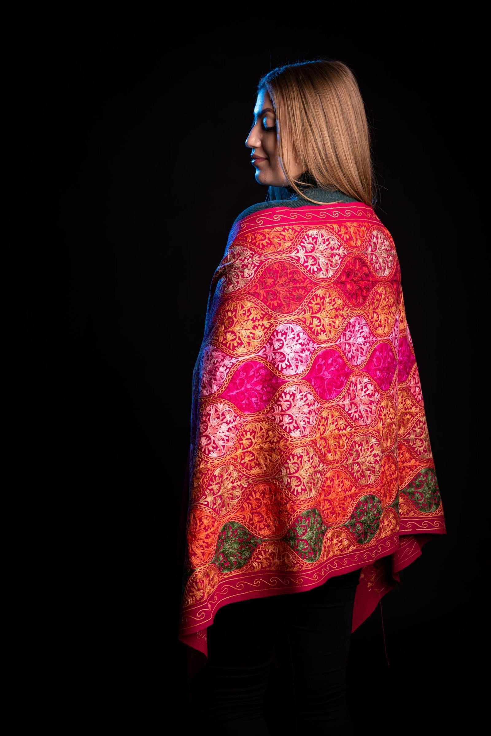 Sal roz de lana reversibil cu broderie hand made India