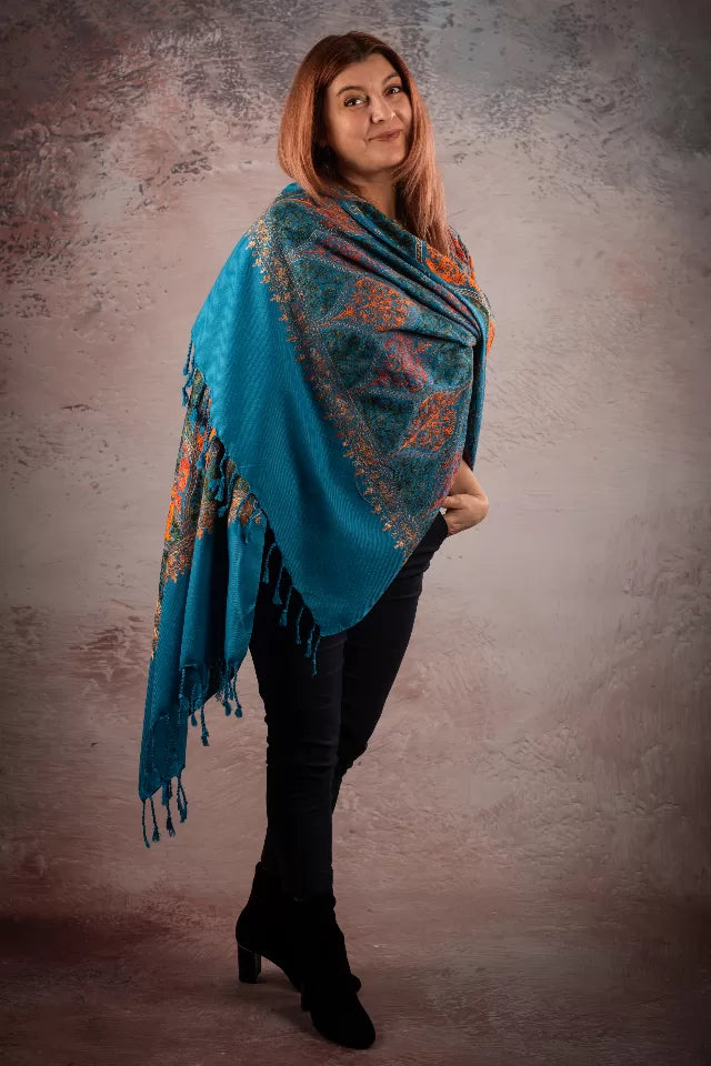 Șal albastru din lână reversibilă cu broderie hand made India