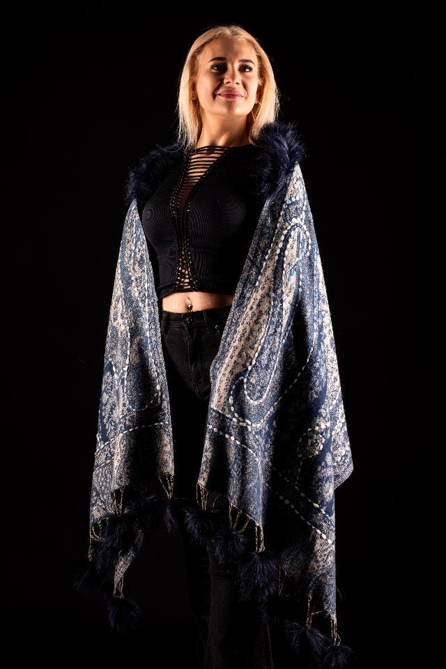 Sal gri deschis cu broderie hand made si blanita alba India