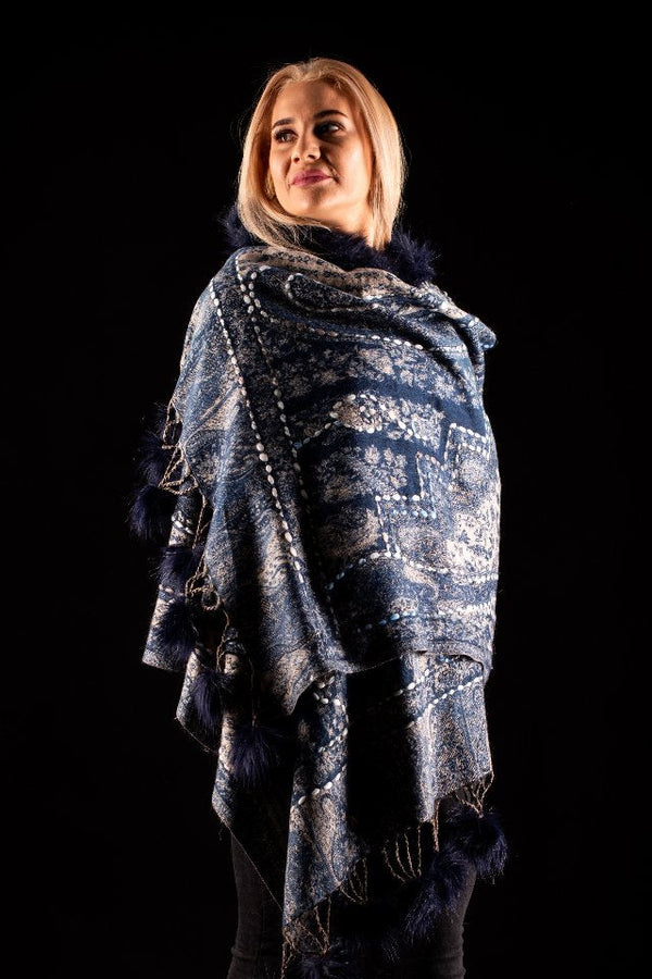 Sal gri deschis cu broderie hand made si blanita alba India