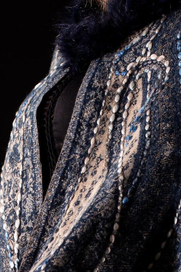 Sal gri deschis cu broderie hand made si blanita alba India