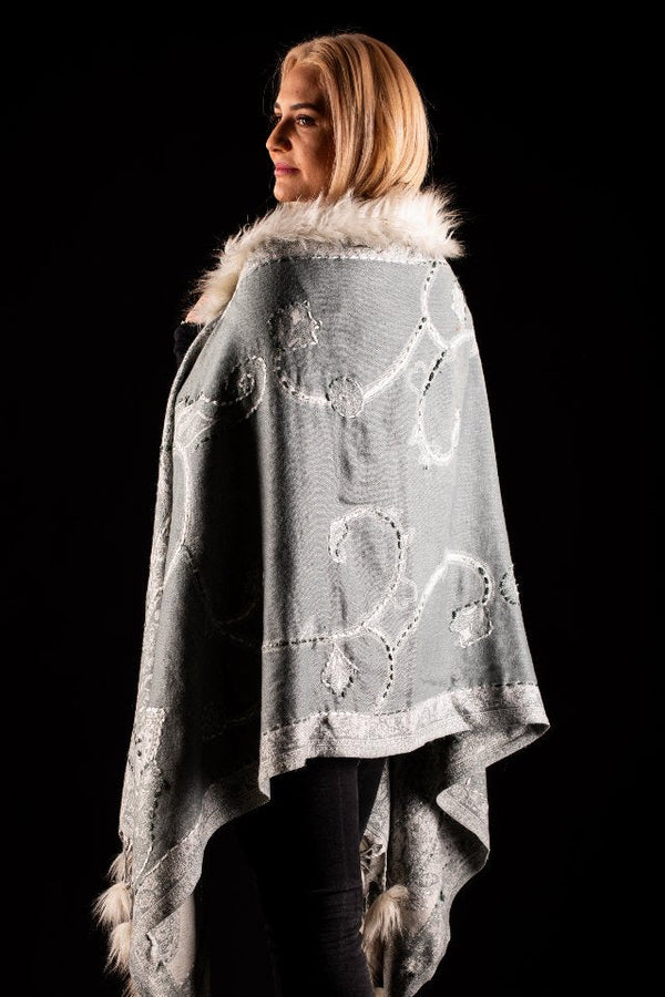 Sal gri deschis cu broderie hand made si blanita alba India