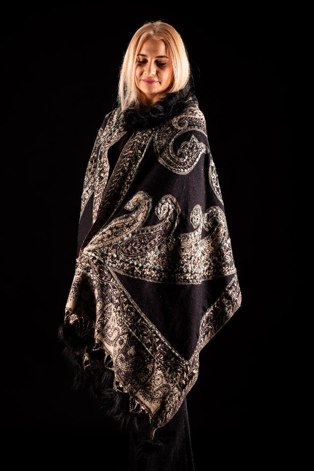 Sal negru-bej cu broderie hand made si blanita artificiala India