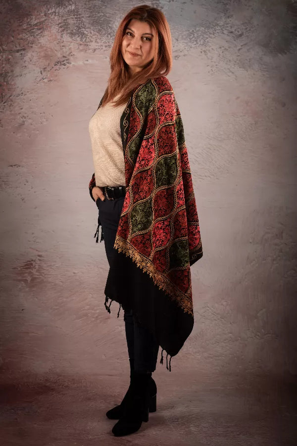 Sal negru din lana reversibila cu broderie hand made India