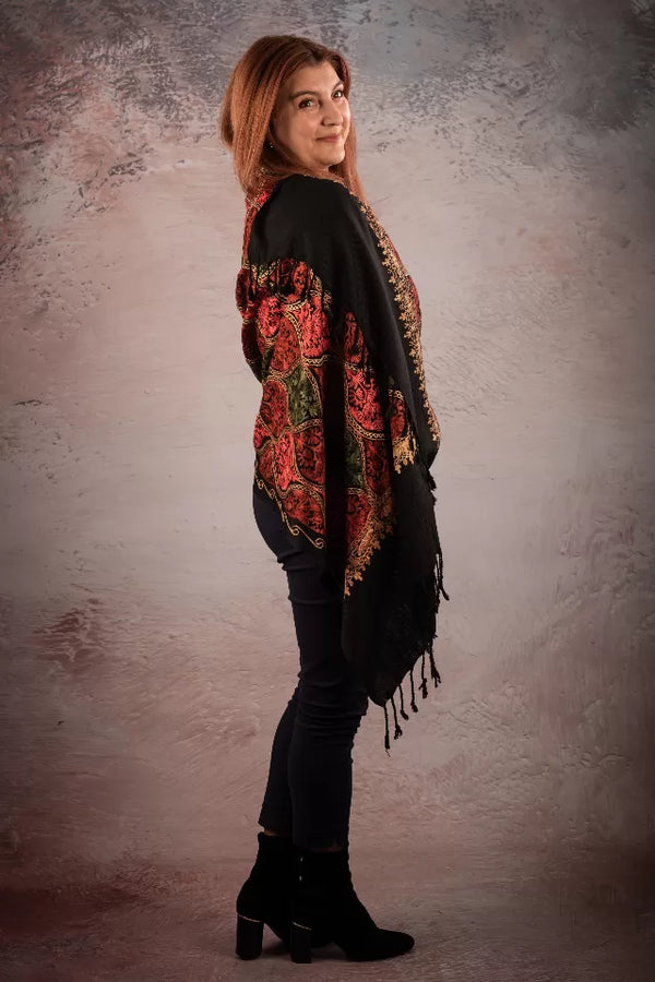 Sal negru din lana reversibila cu broderie hand made India