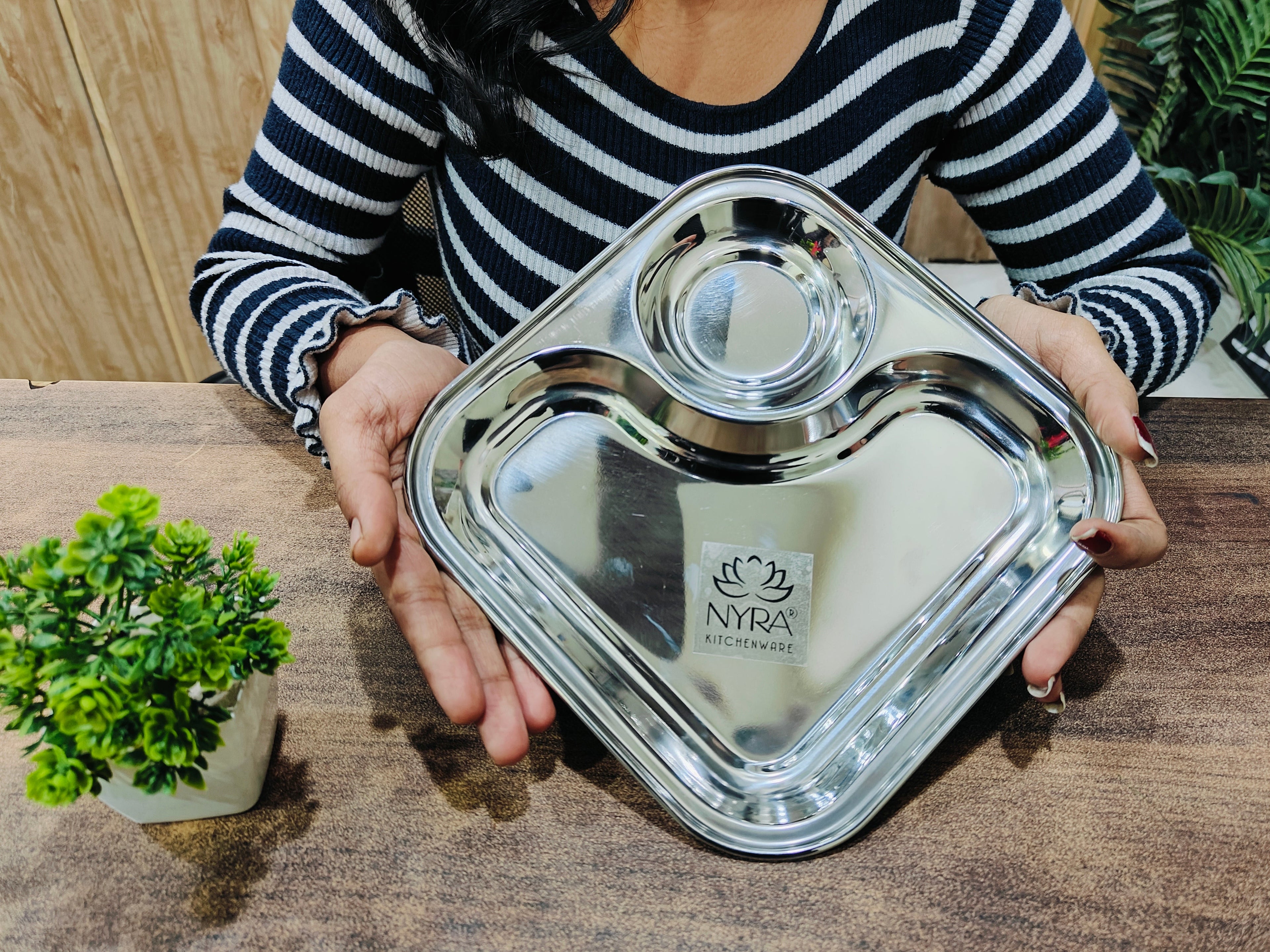 showing Stainless Steel 2 in 1 snacks Plate