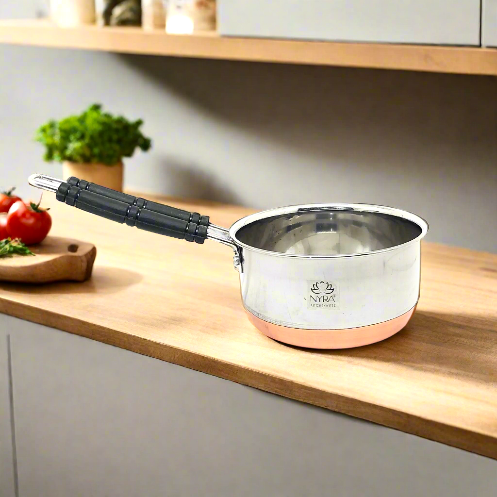Saucepan with copper bottom 