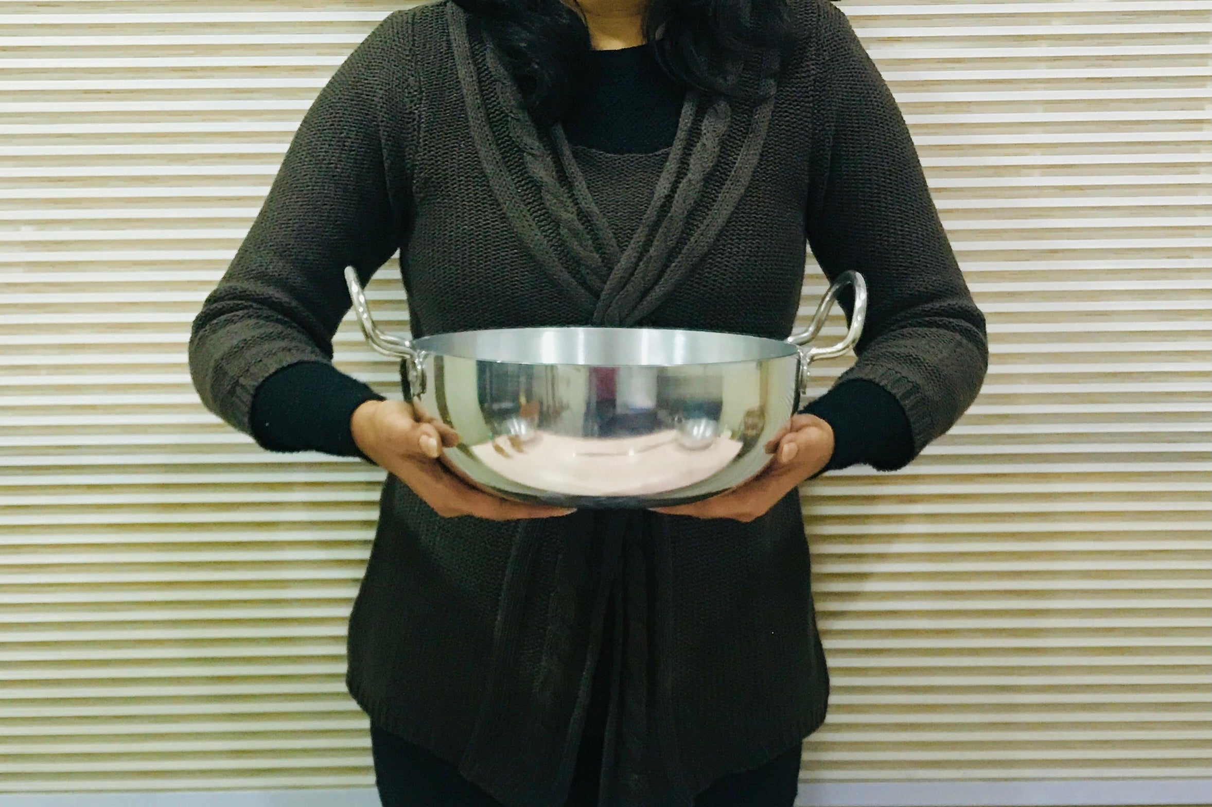 showing the size of Traditional Aluminium Induction Base Kadhai