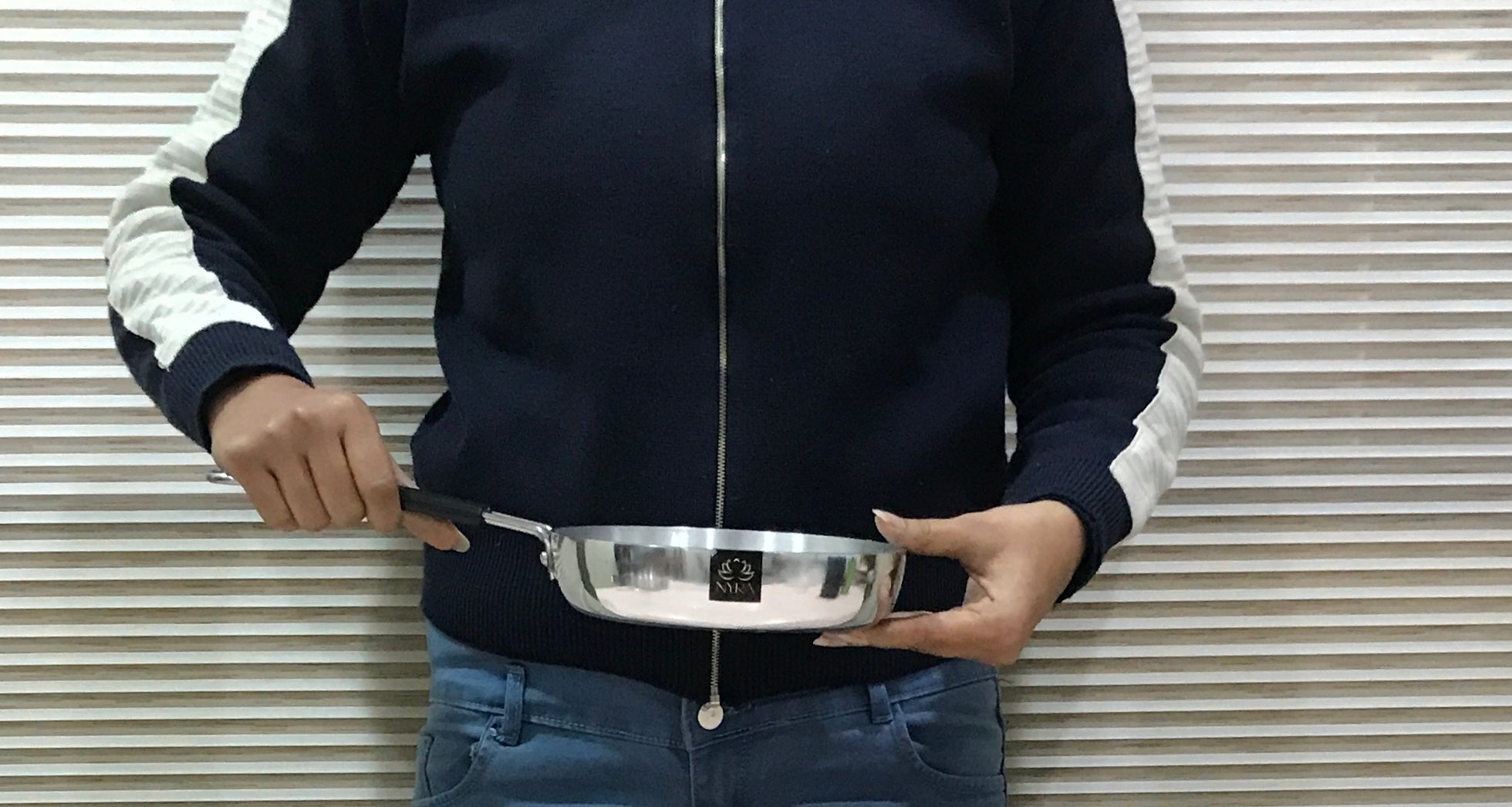 showing aluminium frypan
