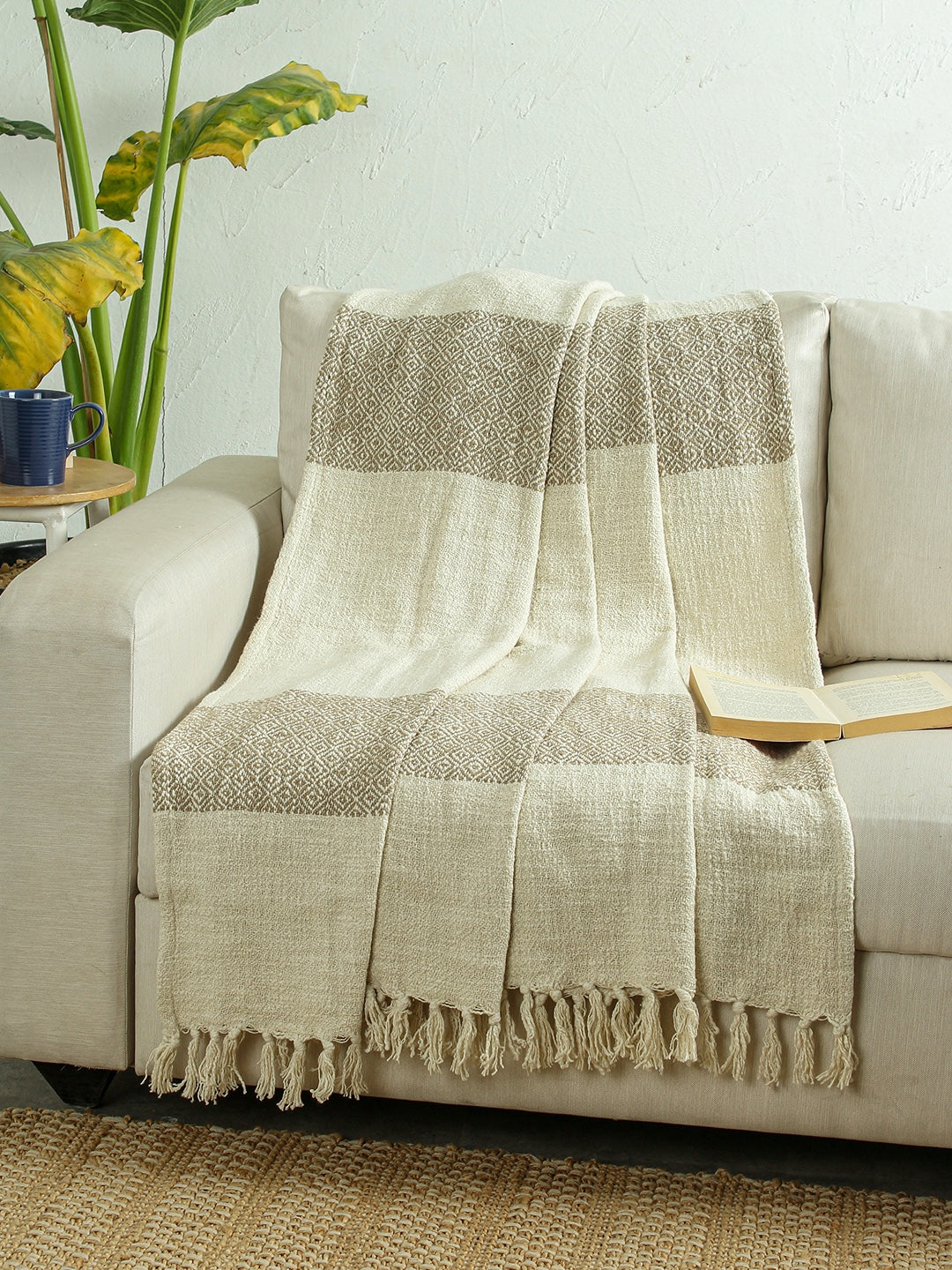 Tamraparni Throw (Beige)